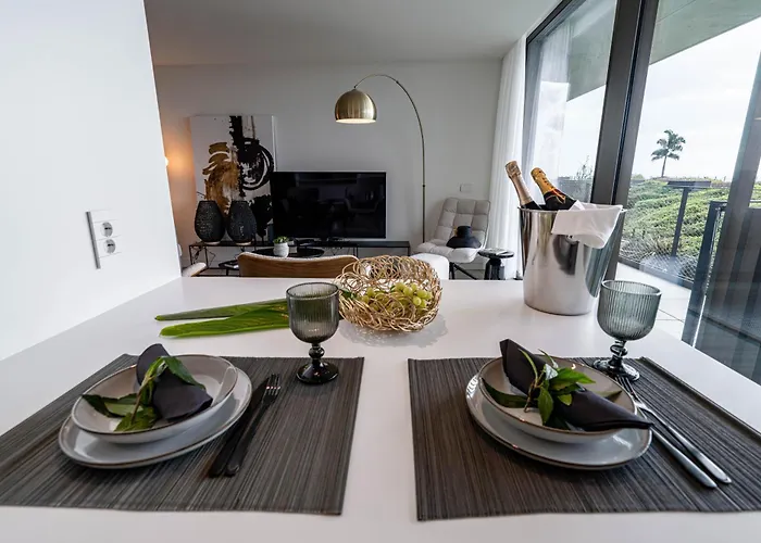 Savoy Monumentalis Va By Lm&ac Signature פונשל